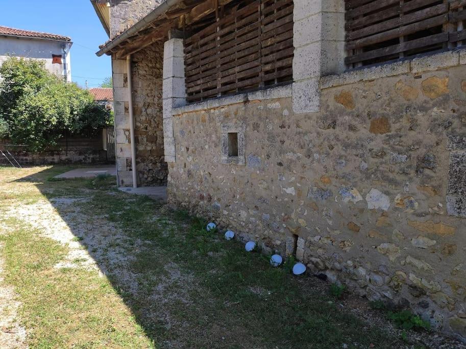 Maison De Campagne, Bulle De Verdure Montbron 외부 사진