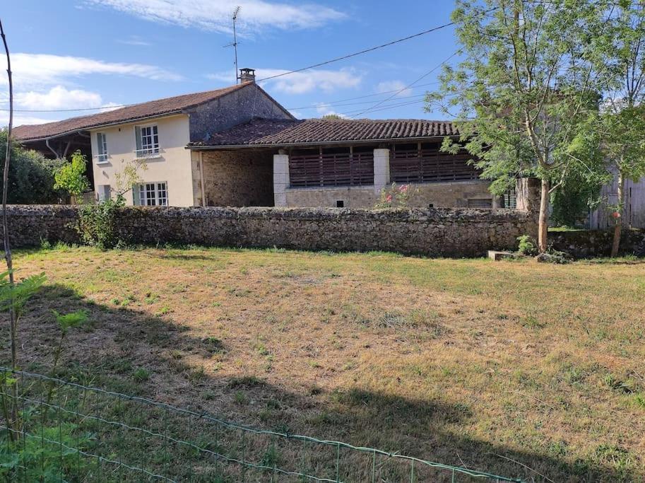 Maison De Campagne, Bulle De Verdure Montbron 외부 사진